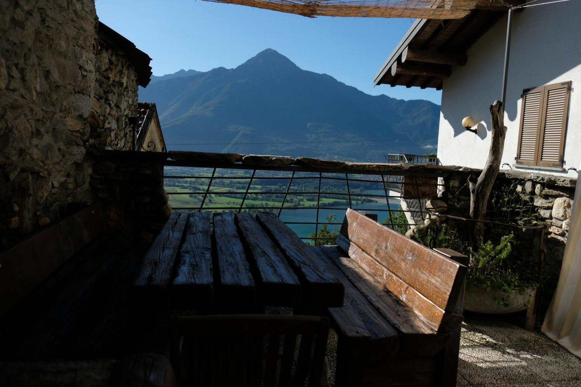 Appartamenti Montemezzo Le Case In Pietra Vista Lago Gera Lario Exterior foto